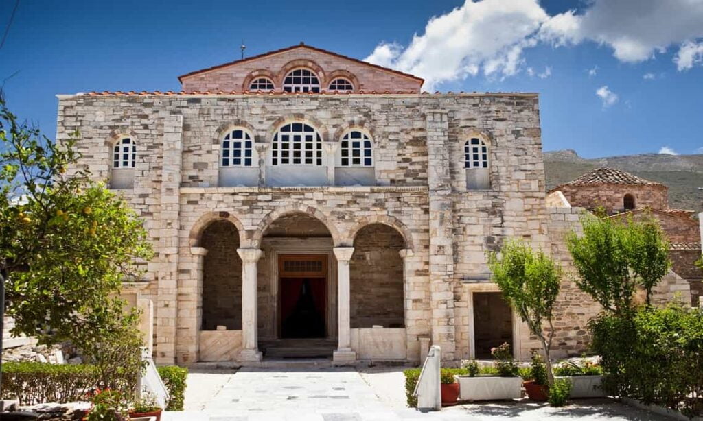 Is Paros a family destination?