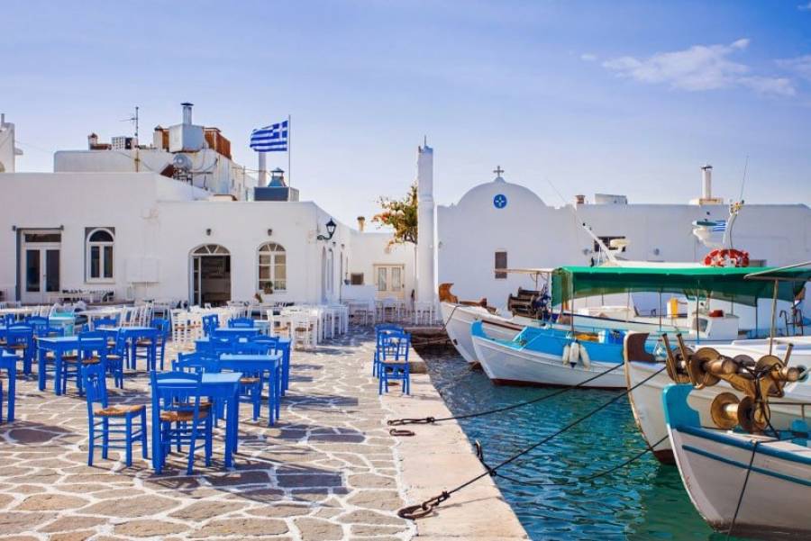 Is Paros a family destination?